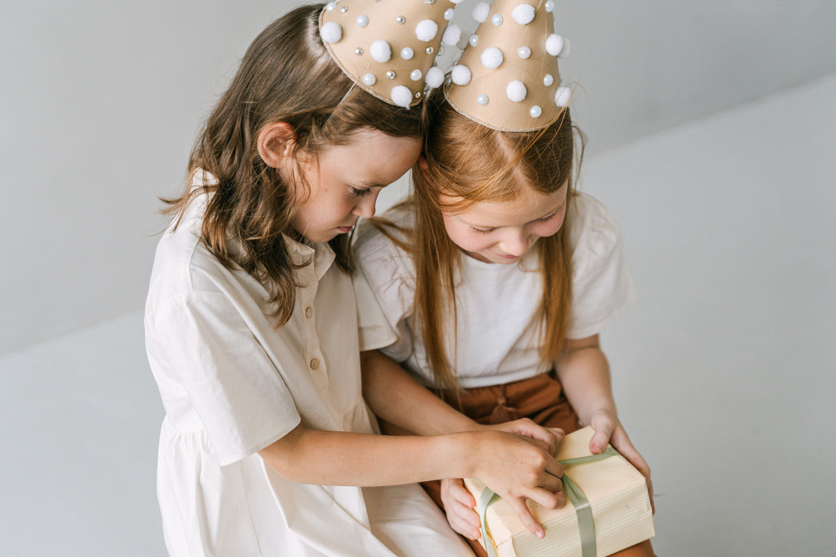 Idées cadeaux pour petite fille : bijoux et accessoires qu'elle va adorer