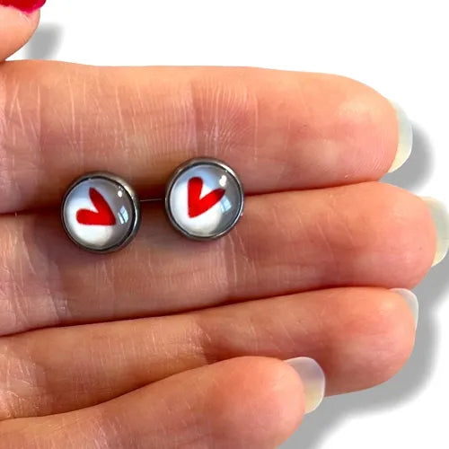 Boucles d'oreilles puces cœur rouge enfant - By Hélène