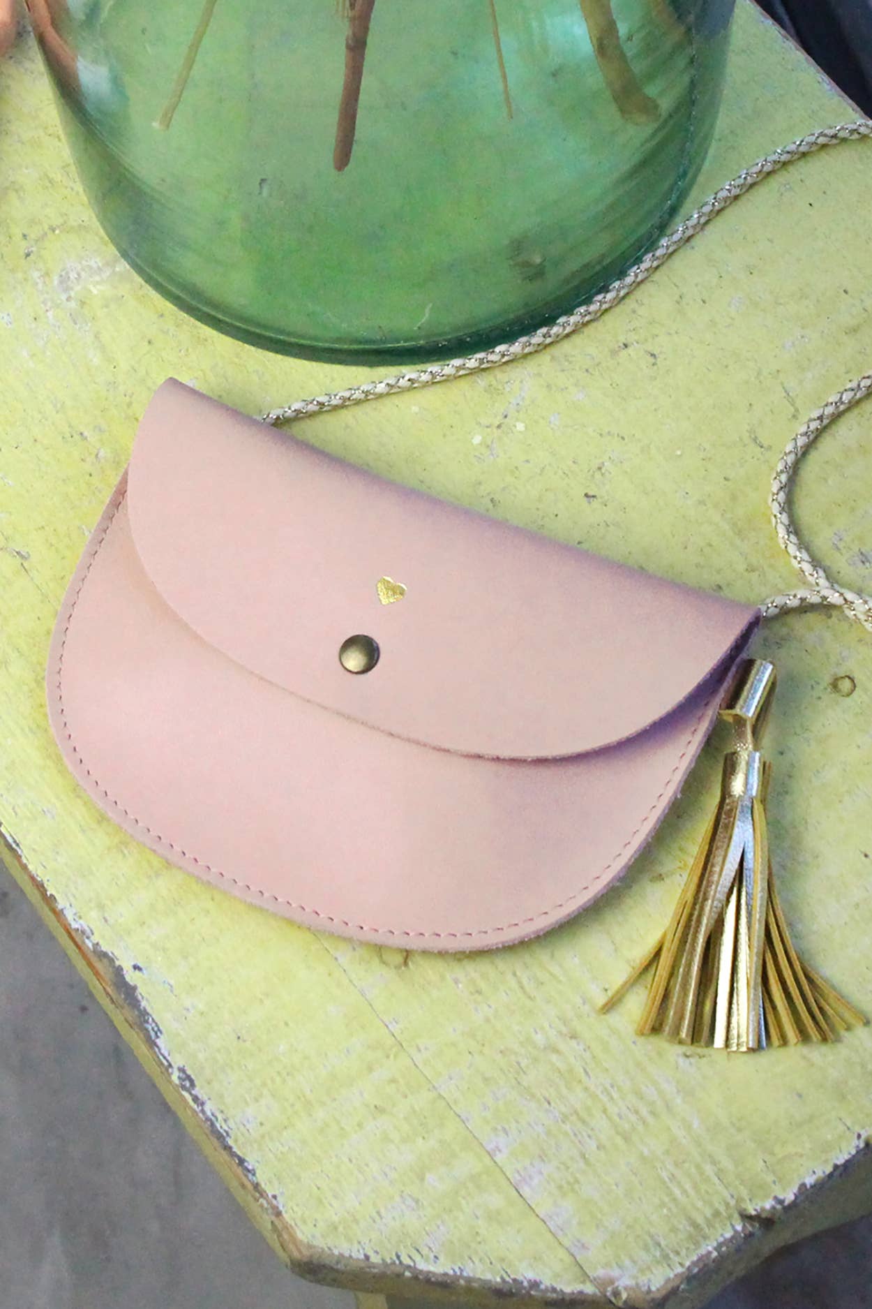 Sac cuir petite fille avec pompon doré - By Hélène