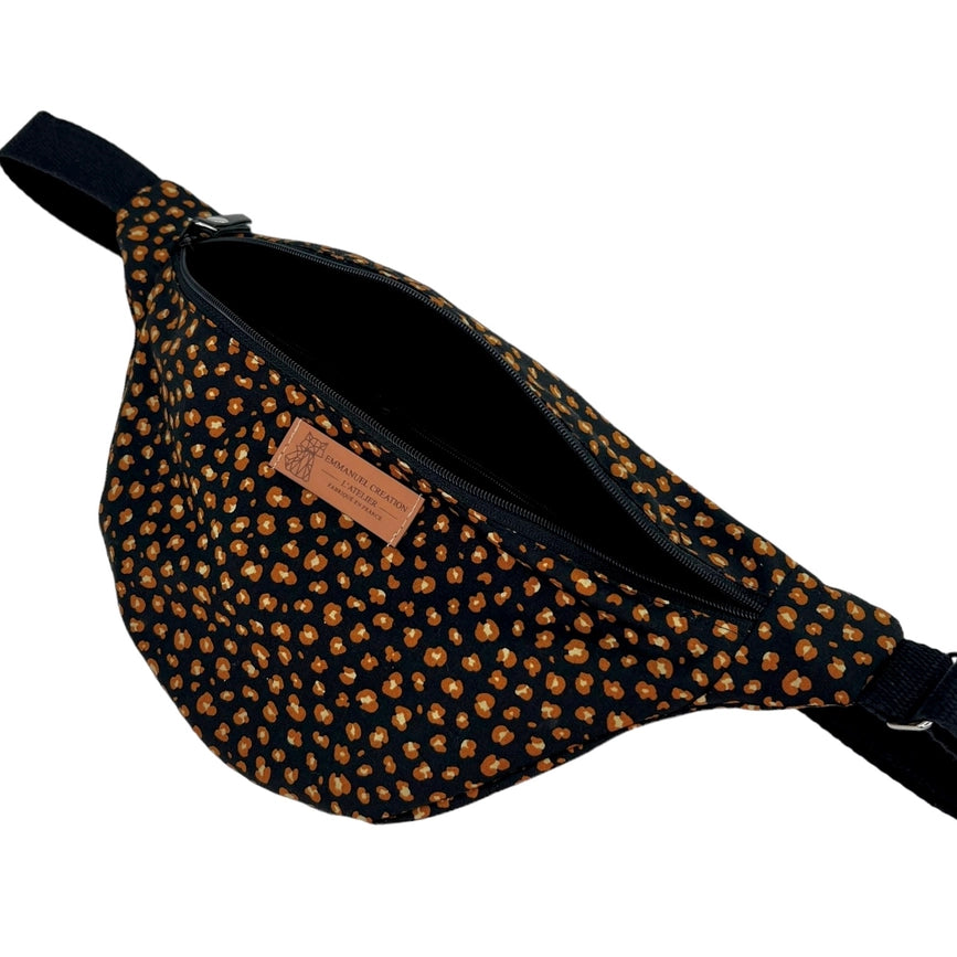 Vue de dos sac banane léopard - By Hélène
