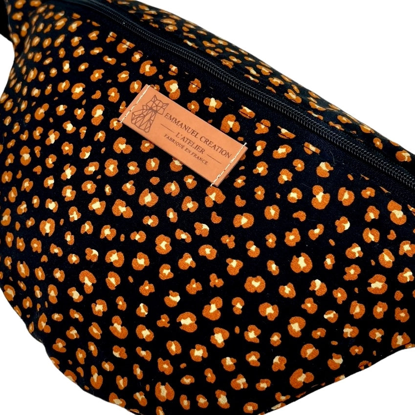 Détail fermeture sac banane imprimé léopard - By Hélène