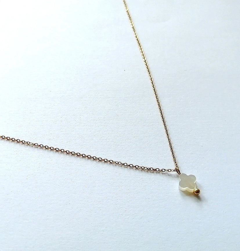 Collier trèfle en nacre